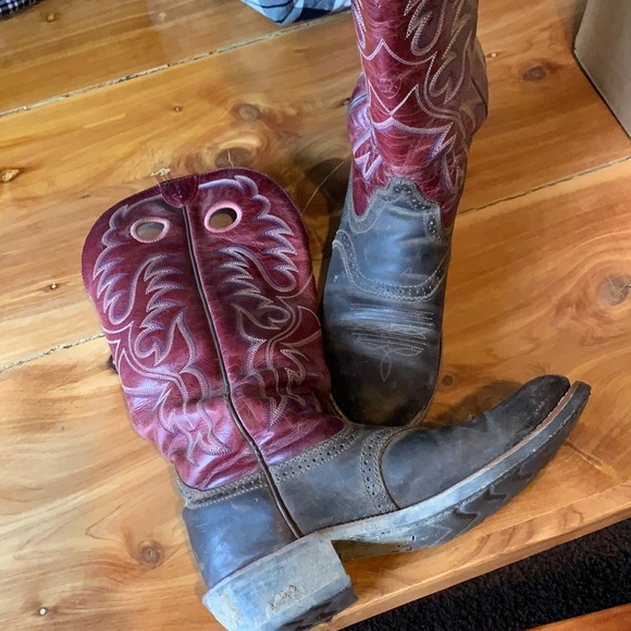 Ariat Shoes - Ariat size 7.5 round toe boots